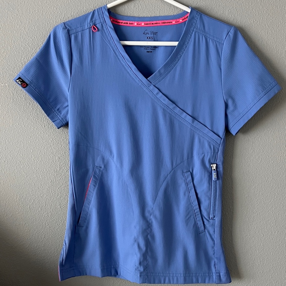 Women’s Koi Lite Scrub Top XXS NWOT